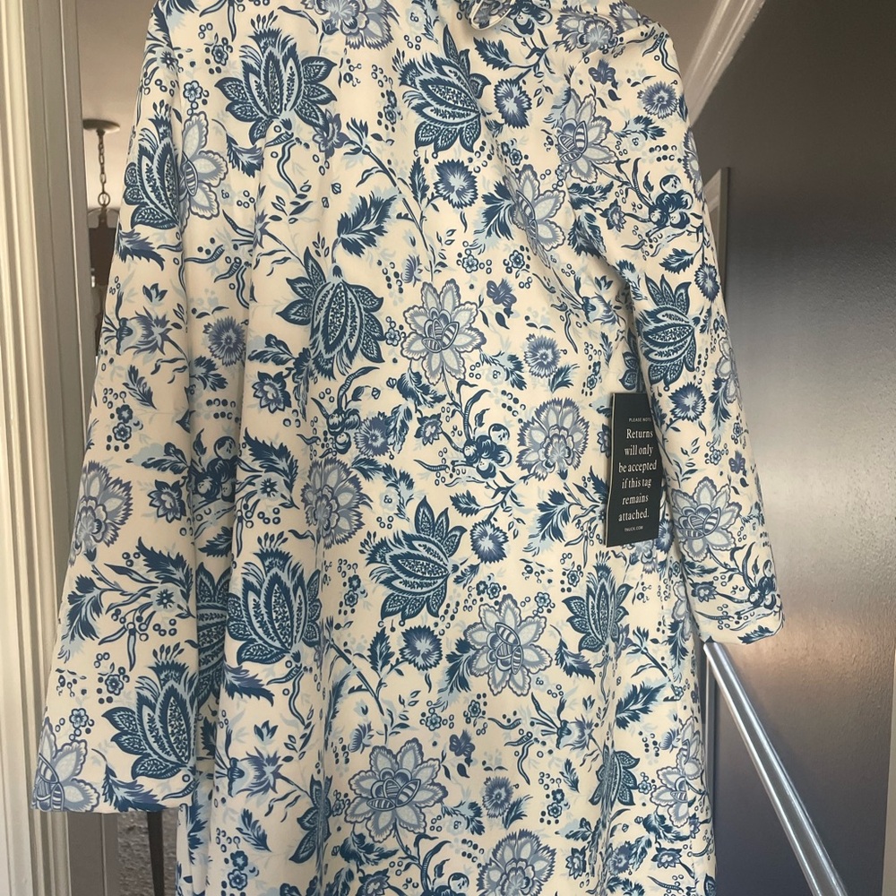 Tuckernuck Daphne dress nwt!! Spring bow blue and white dress floral - Picture 5 of 7